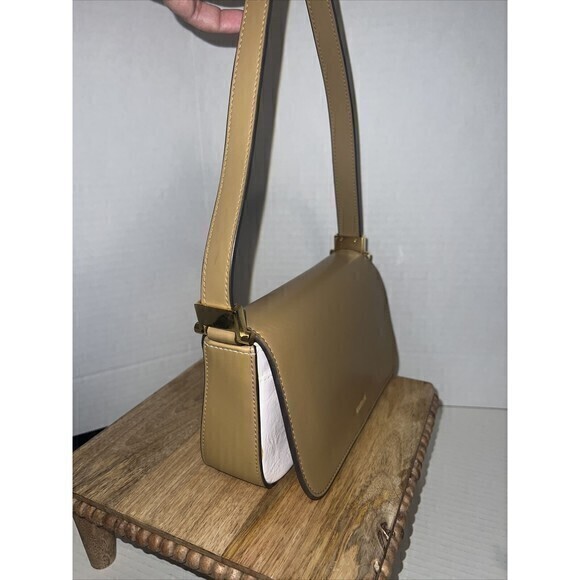 MONDANI NEW YORK Simulated Leather Hand/Shoulder Bag Color Tan and White.‎ - Picture 6 of 7